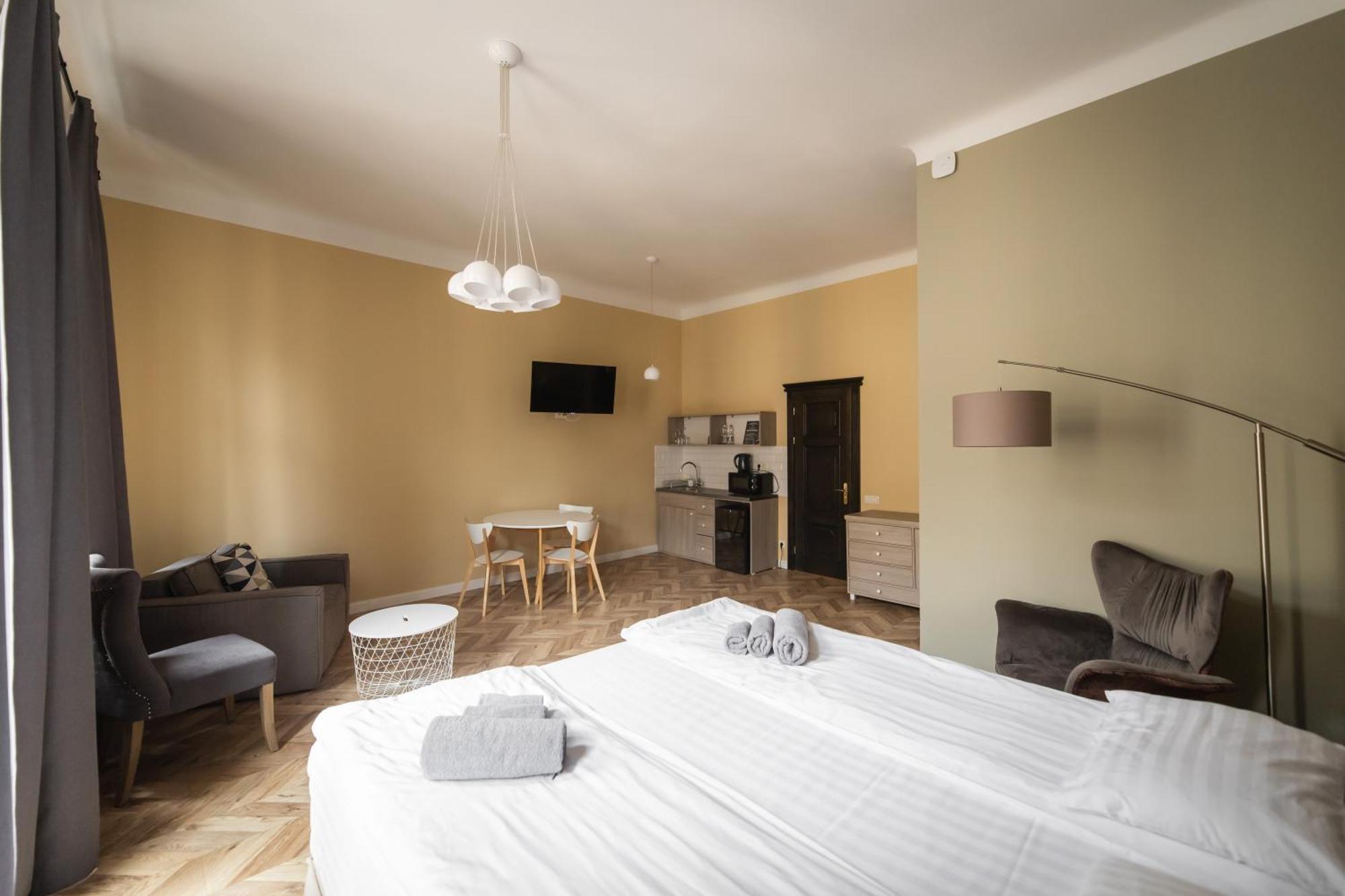 Apartments Justlvivit At The Rynok Square מראה חיצוני תמונה